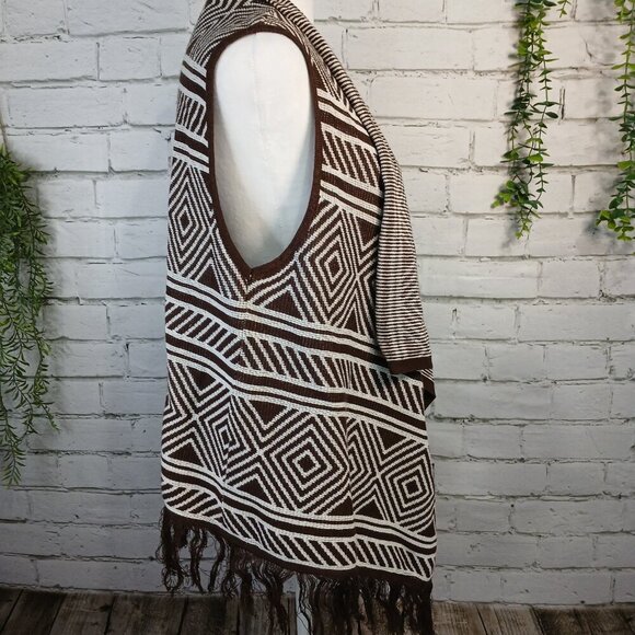 YA LOS ANGELES SLEEVELESS CARDIGAN IN BROWN AND WHITE AZTEC DESIGN, SIZE MEDIUM - Picture 2 of 8